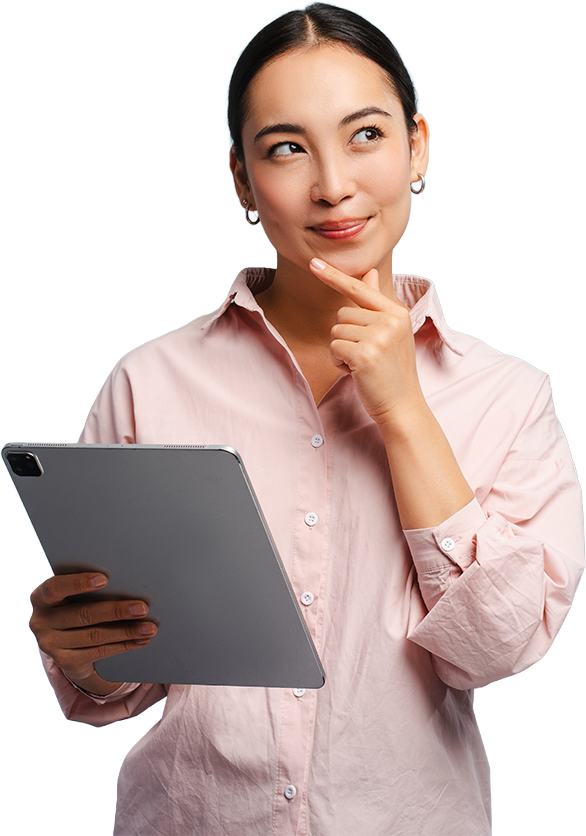 Lissa Eine junge Frau überlegt mit Tablet in der Hand